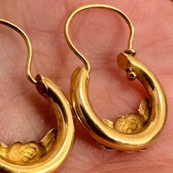 Vintage 14K Floral Hoop Earrings - Yellow Gold Approx 2g - Picture 2 of 2